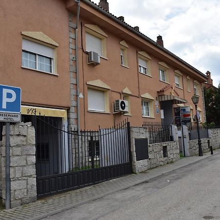Hotel El Ancla Вилянуева де ла Каняда Екстериор снимка