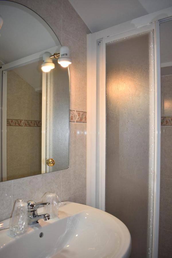 Hotel El Ancla Вилянуева де ла Каняда Екстериор снимка