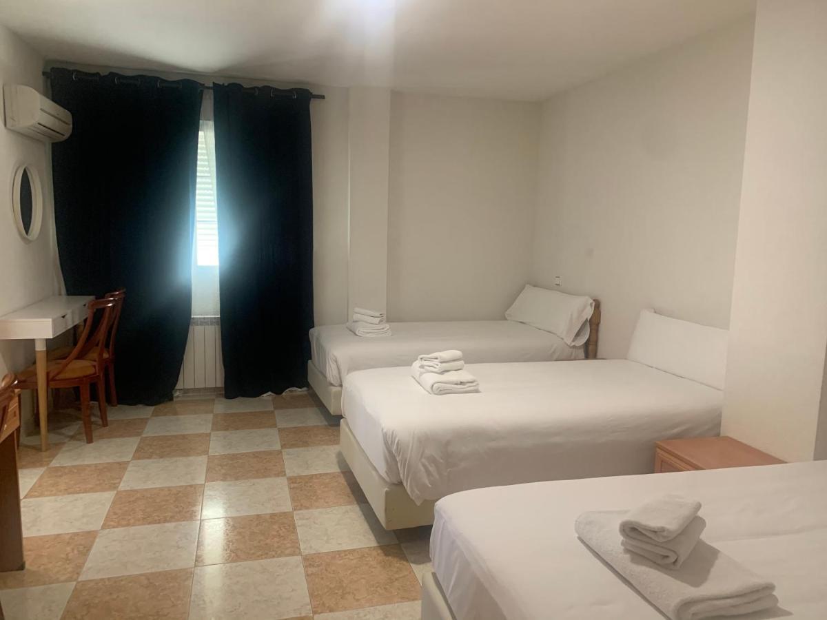Hotel El Ancla Вилянуева де ла Каняда Екстериор снимка