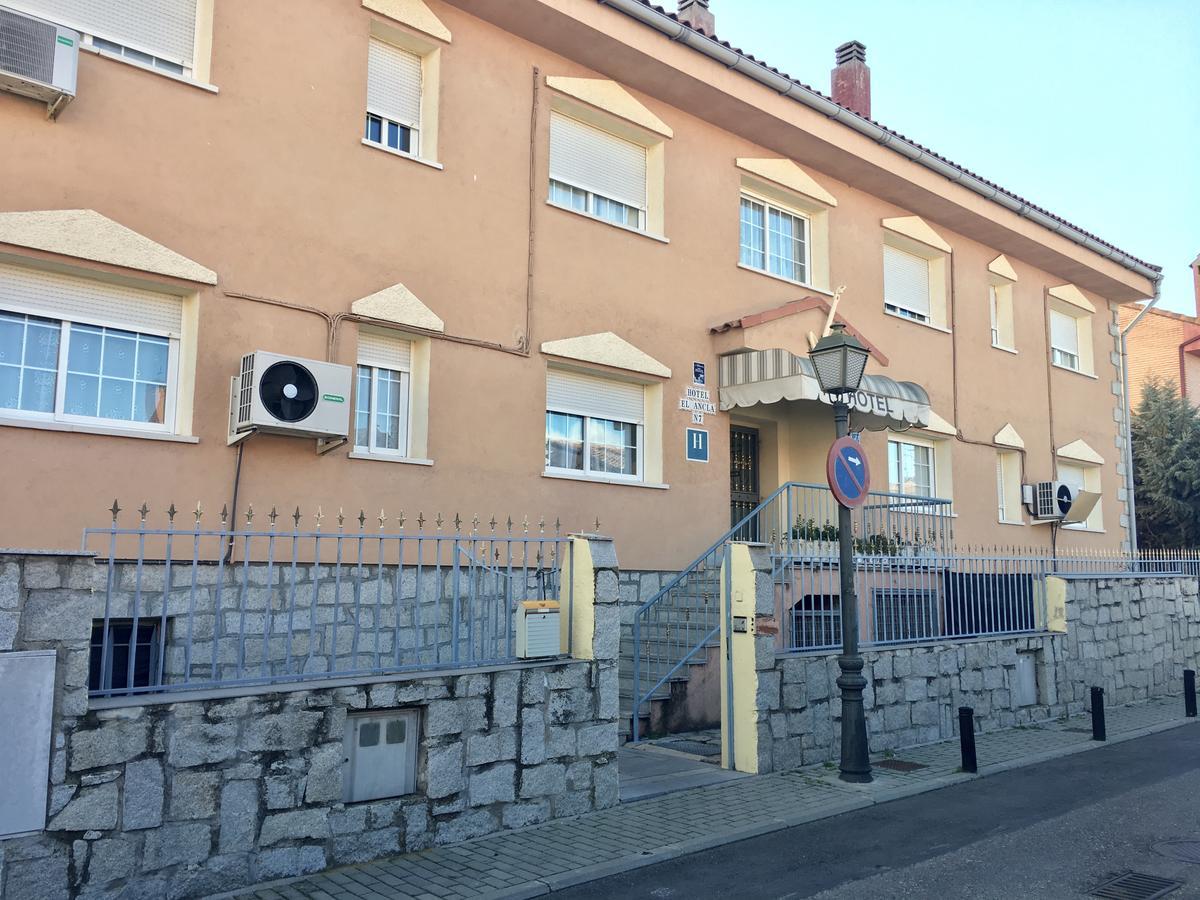 Hotel El Ancla Вилянуева де ла Каняда Екстериор снимка