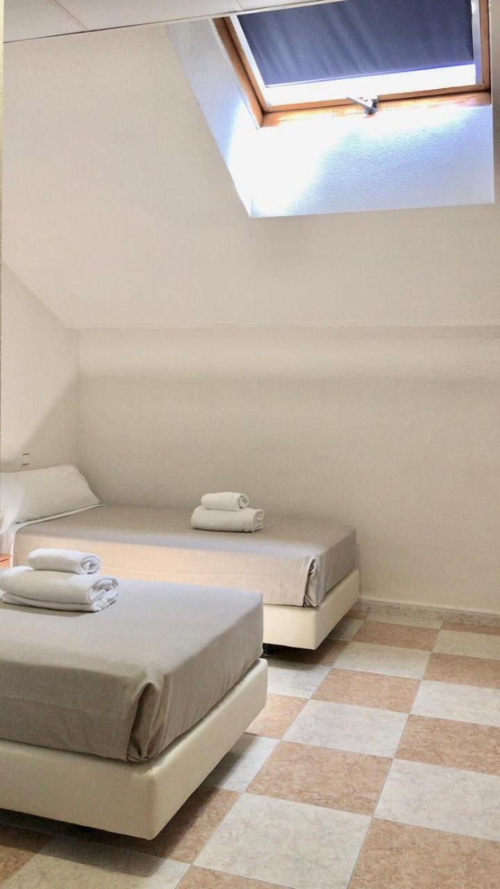 Hotel El Ancla Вилянуева де ла Каняда Екстериор снимка